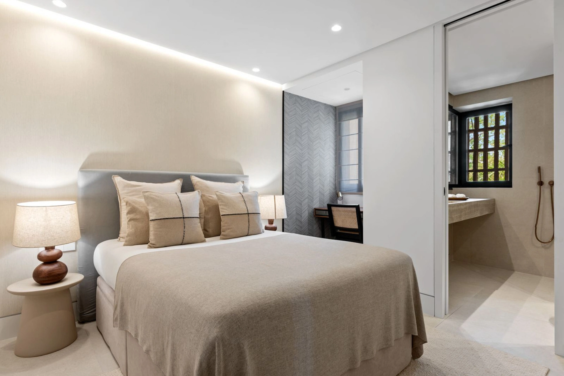 Apartment for sale in New Golden Mile, Estepona East
