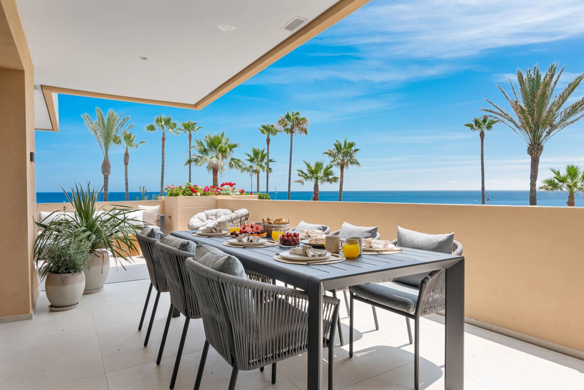 Apartment for sale in New Golden Mile, Estepona East