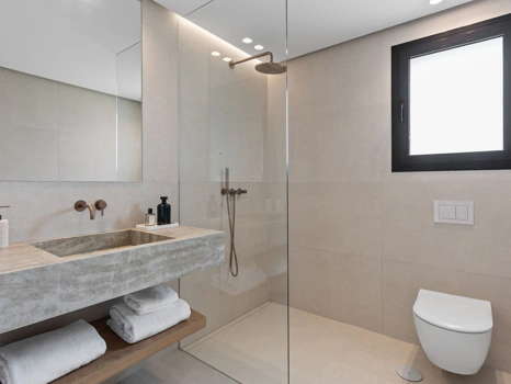 Apartment for sale in New Golden Mile, Estepona East