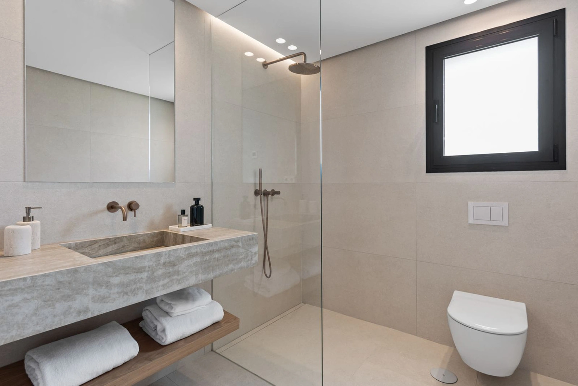Apartment for sale in New Golden Mile, Estepona East