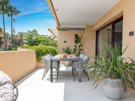 Apartment for sale in New Golden Mile, Estepona East