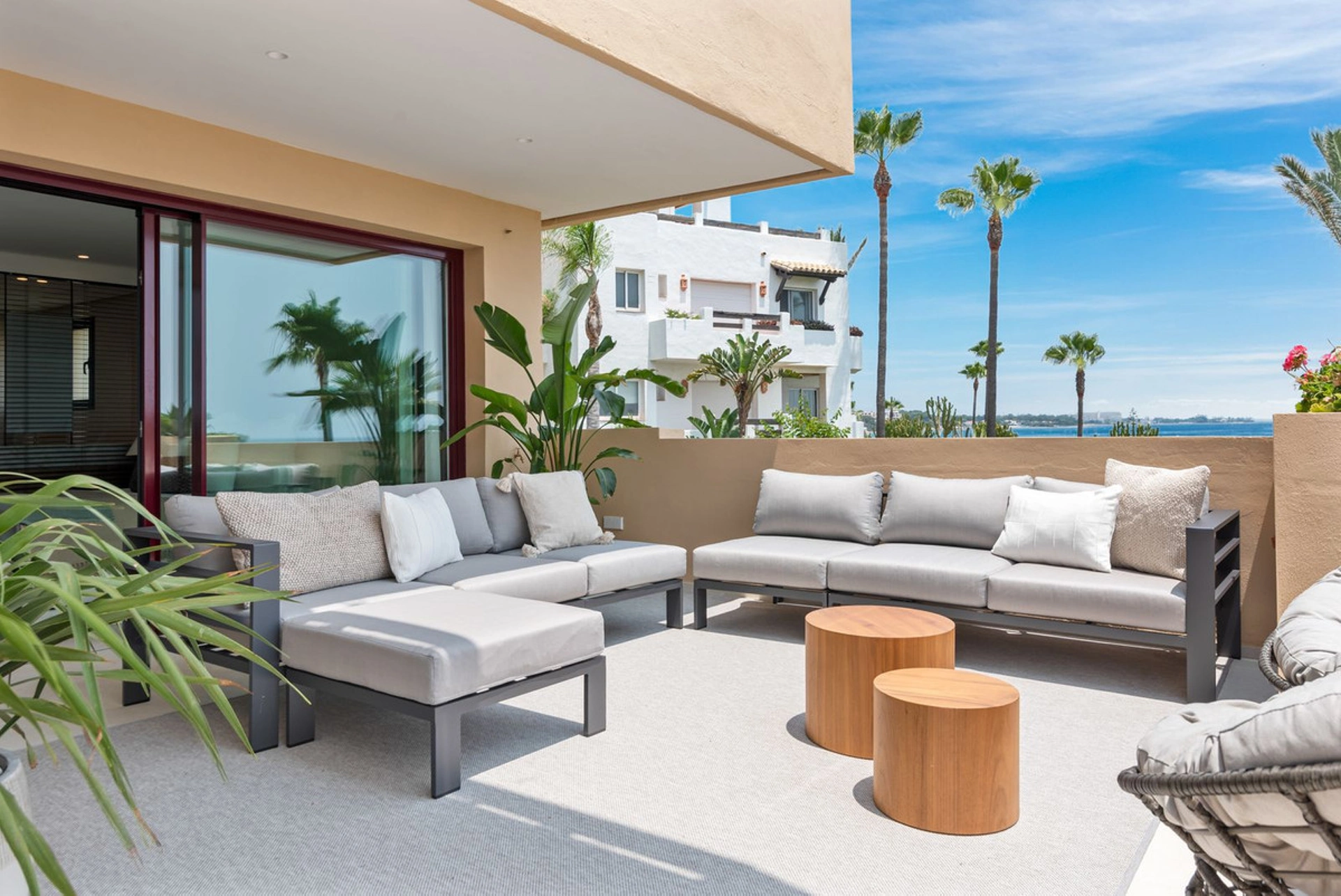 Apartment for sale in New Golden Mile, Estepona East