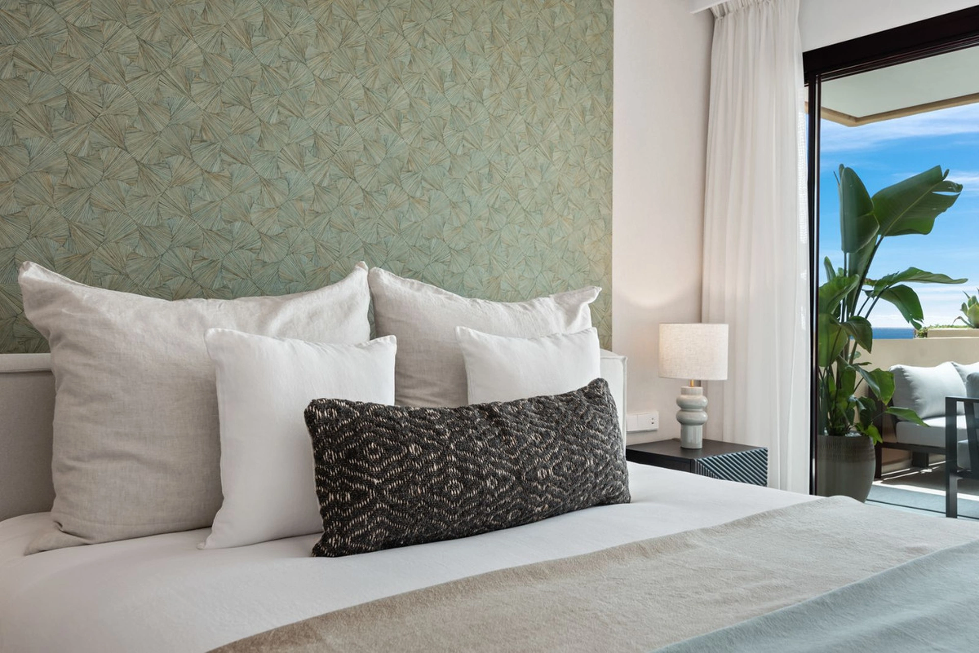 Apartment for sale in New Golden Mile, Estepona East