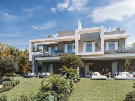 Sea Views, Golf and Modern Living in Estepona