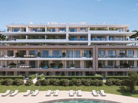 Sea Views, Golf and Modern Living in Estepona