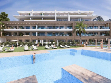 Sea Views, Golf and Modern Living in Estepona