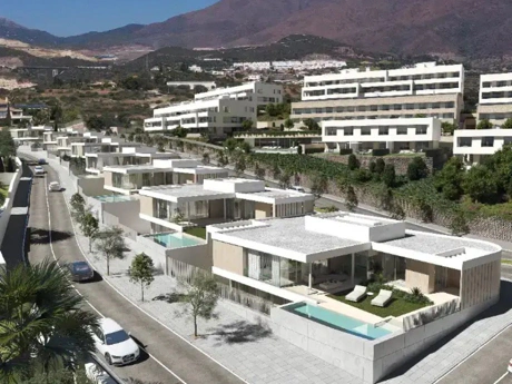 Villa for sale in Estepona