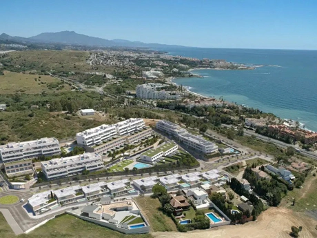 Villa for sale in Estepona