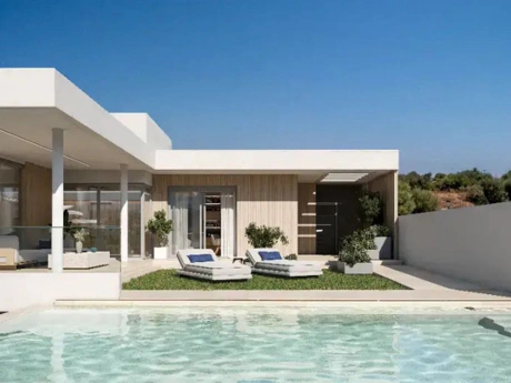 Villa for sale in Estepona