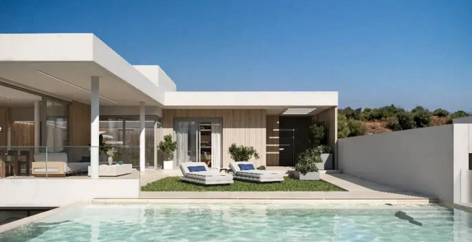 Villa for sale in Estepona