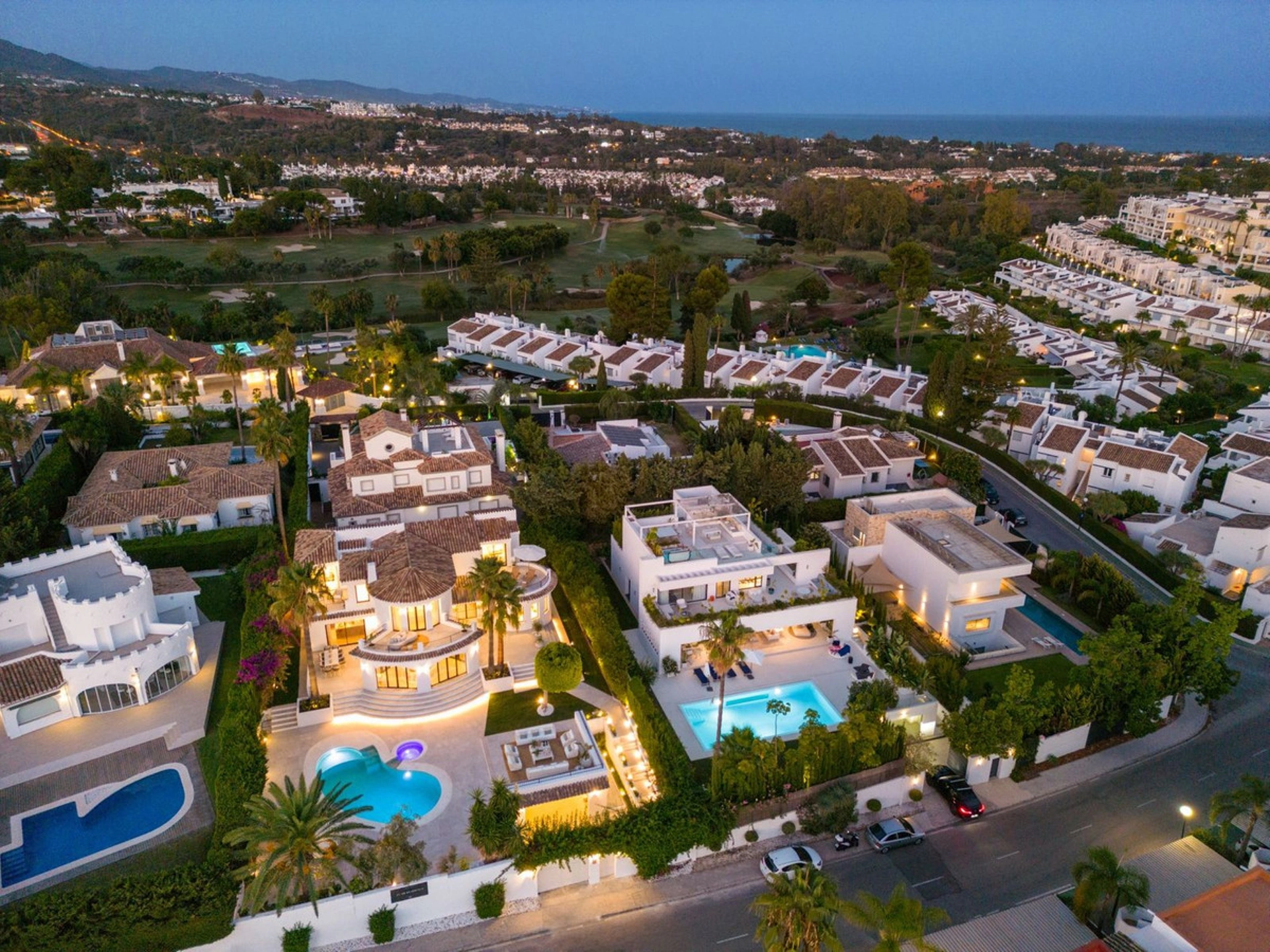 Villa en venta en Aloha, Nueva Andalucia