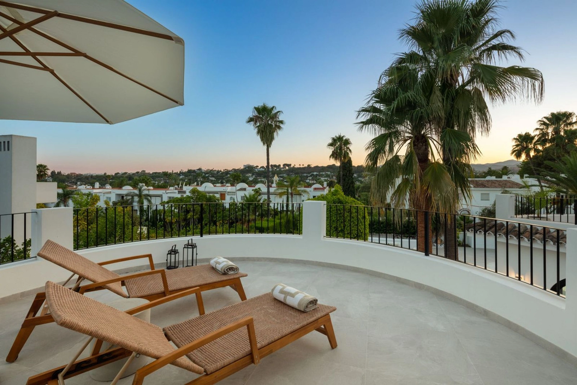 Villa en venta en Aloha, Nueva Andalucia