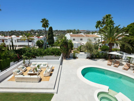 Villa en venta en Aloha, Nueva Andalucia