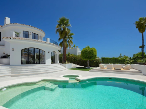 Villa en venta en Aloha, Nueva Andalucia