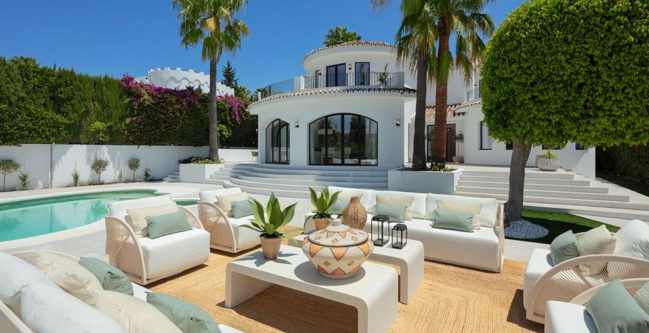 Villa for sale in Aloha, Nueva Andalucia