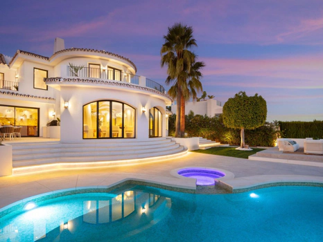 Villa en venta en Aloha, Nueva Andalucia