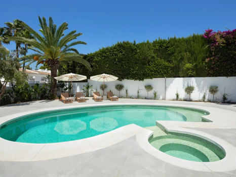 Villa en venta en Aloha, Nueva Andalucia