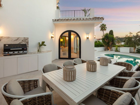 Villa en venta en Aloha, Nueva Andalucia