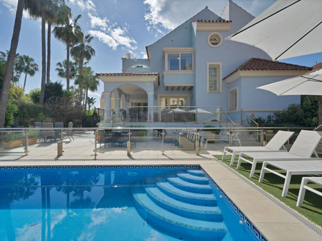Villa for sale in Marbella - Puerto Banus