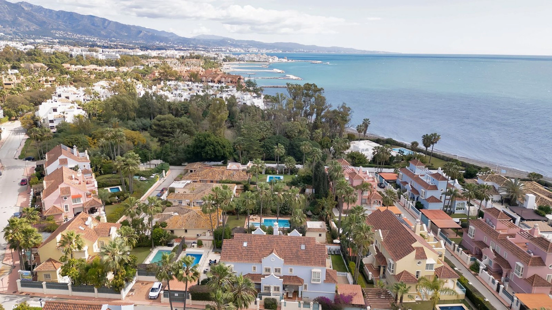 Villa for sale in Marbella - Puerto Banus