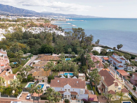 Villa for sale in Marbella - Puerto Banus