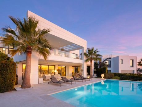 Villa en venta en Nueva Andalucia, Marbella