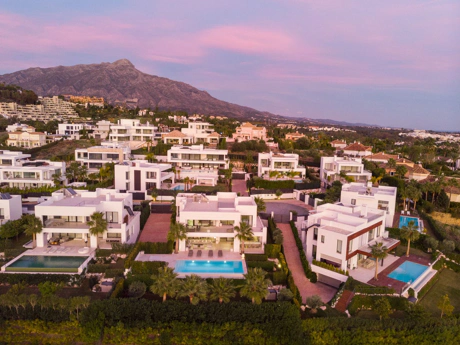 Villa en venta en Nueva Andalucia, Marbella