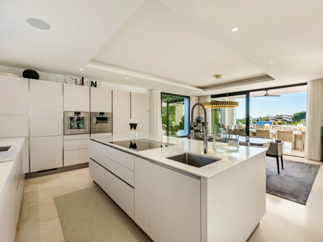 Villa en venta en Nueva Andalucia, Marbella
