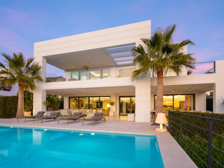 Villa en venta en Nueva Andalucia, Marbella