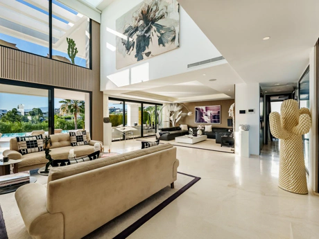 Villa en venta en Nueva Andalucia, Marbella