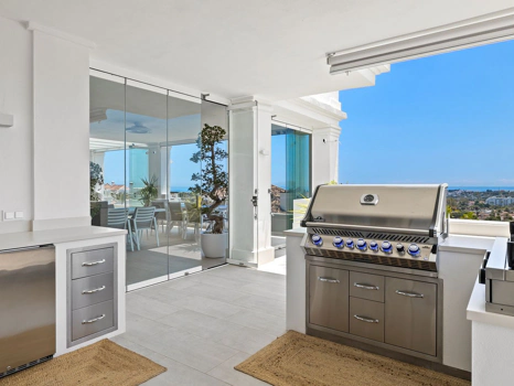 Ground Floor Apartment for sale in Nueva Andalucia, Marbella