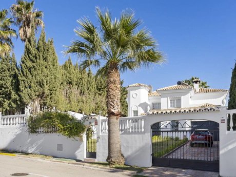 Recently Renovated 4-Bedroom Villa with Private Pool and Garden in Mijas Golf