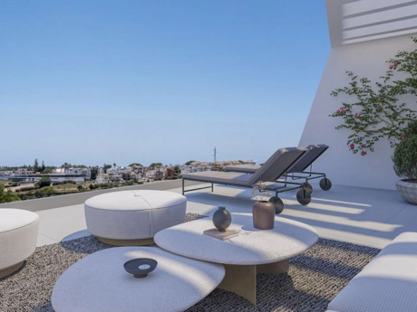 Villa for sale in Cancelada, Estepona East
