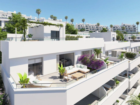 Apartment for sale in New Golden Mile, Estepona East