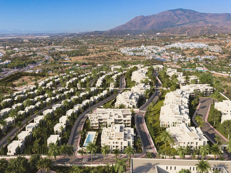 Ground Floor Apartment for sale in New Golden Mile, Estepona East