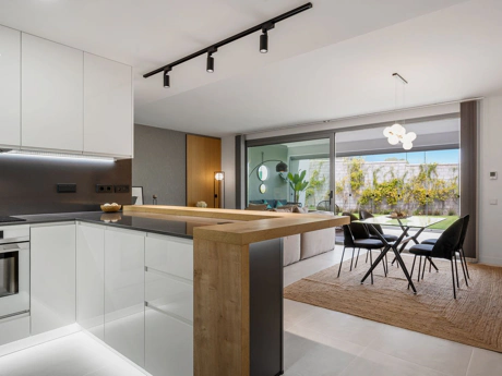 Ground Floor Apartment for sale in New Golden Mile, Estepona East