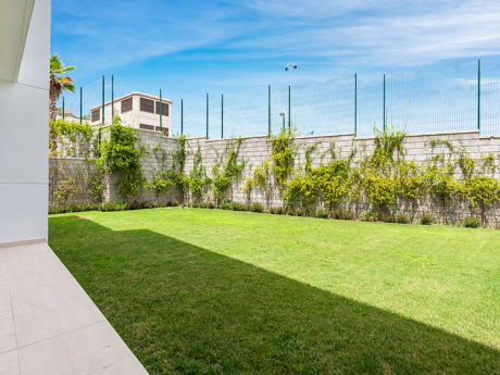 Ground Floor Apartment for sale in New Golden Mile, Estepona East