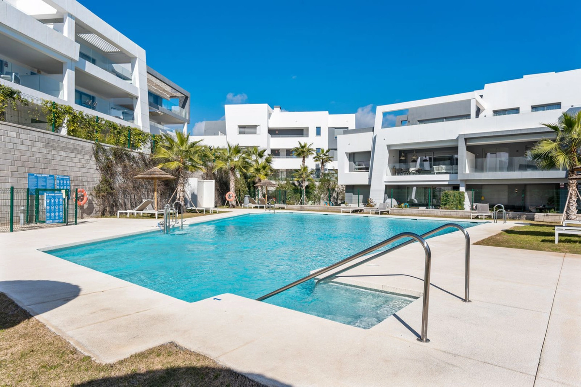 Apartamento Planta Baja en venta en New Golden Mile, Estepona Este