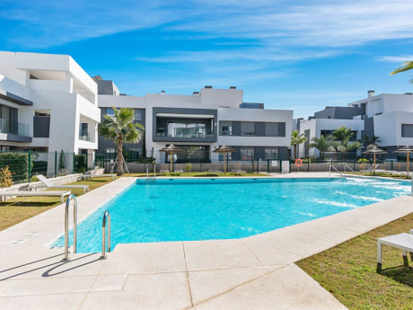 Ground Floor Apartment for sale in New Golden Mile, Estepona East