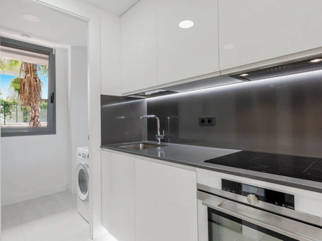 Ground Floor Apartment for sale in New Golden Mile, Estepona East