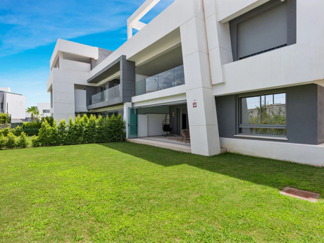 Ground Floor Apartment for sale in New Golden Mile, Estepona East