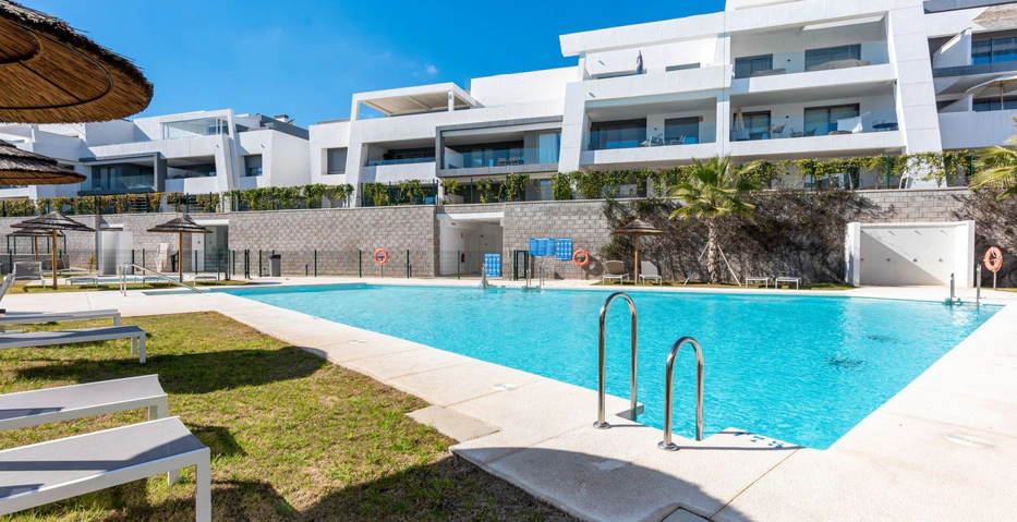 Ground Floor Apartment for sale in New Golden Mile, Estepona East