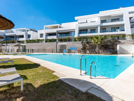 Ground Floor Apartment for sale in New Golden Mile, Estepona East