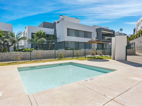 Ground Floor Apartment for sale in New Golden Mile, Estepona East