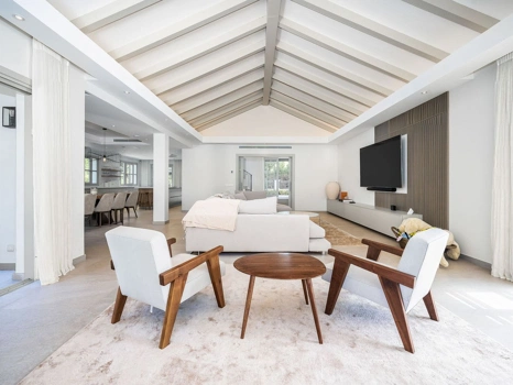 Villa for sale in Nueva Andalucia, Marbella