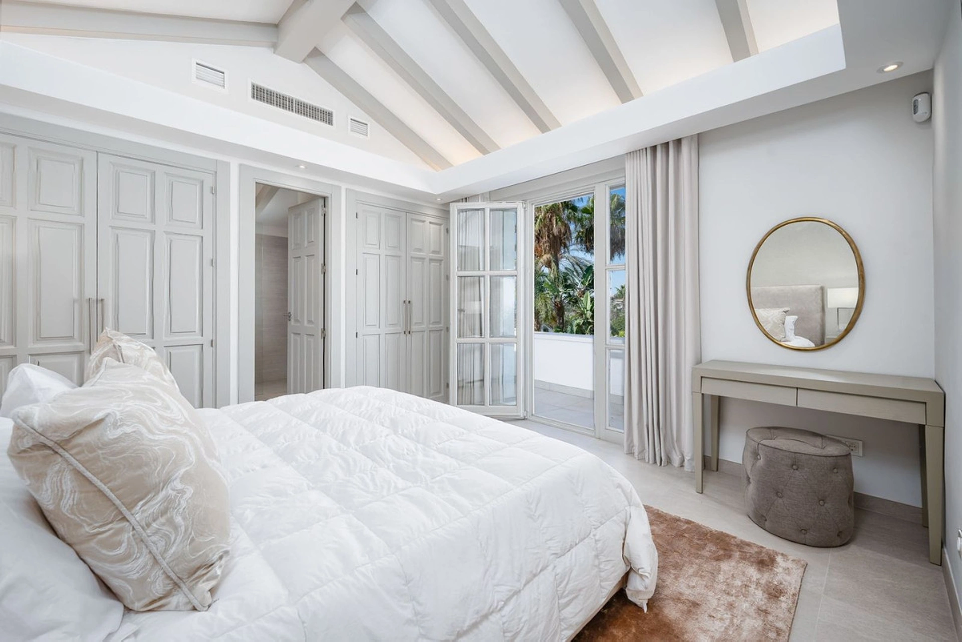 Villa for sale in Nueva Andalucia, Marbella
