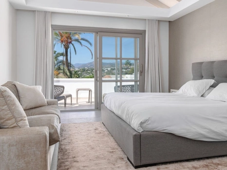 Villa for sale in Nueva Andalucia, Marbella