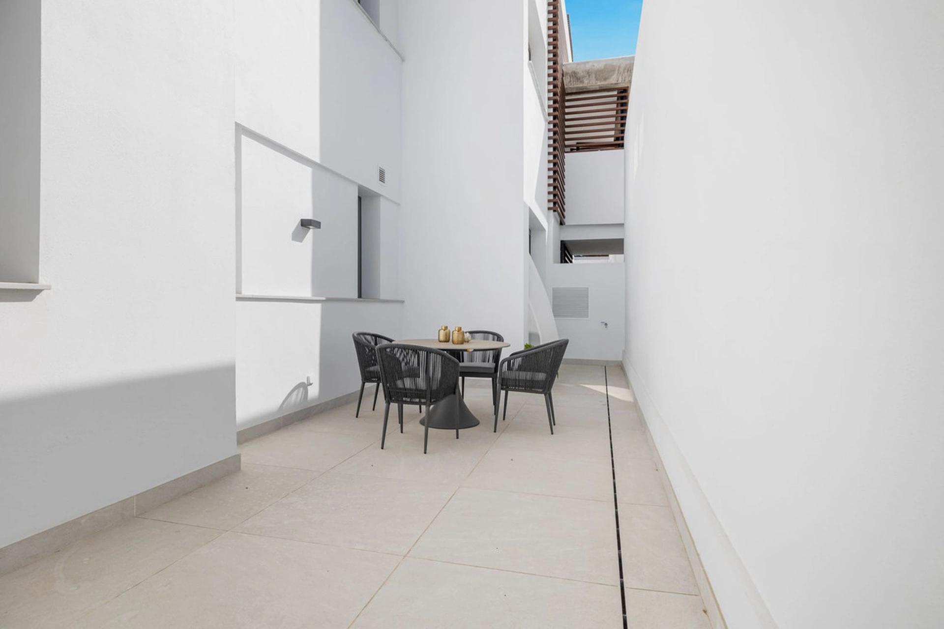Ground Floor Apartment for sale in Benahavis