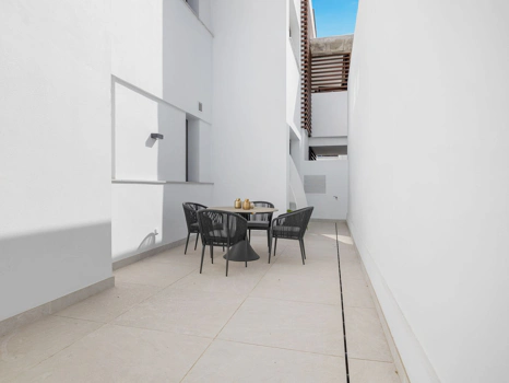 Ground Floor Apartment for sale in Benahavis