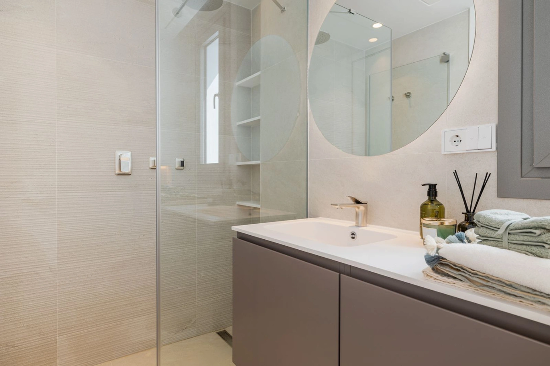 Ground Floor Apartment for sale in Benahavis